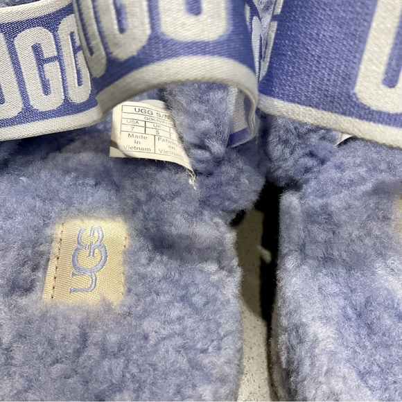 UGG 💜 Mauve—Lilac colored furry slippers. Size 7 💜 Lightly Worn 💜 Lovely ! 💜 - Picture 2 of 5